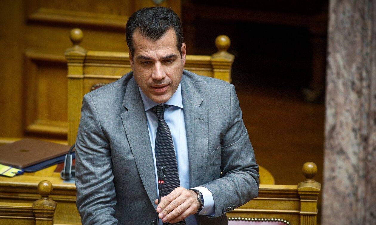 Πλεύρης: 1 Ιανουαρίου 2023 επιστρέφουν οι ανεμβολίαστοι υγειονομικοί