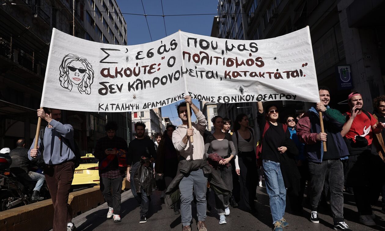 Σε 48ωρη απεργία οι ηθοποιοί – Κατεβάζουν ρολά 50 θέατρα, σταματούν τα γυρίσματα σε 15 σειρές