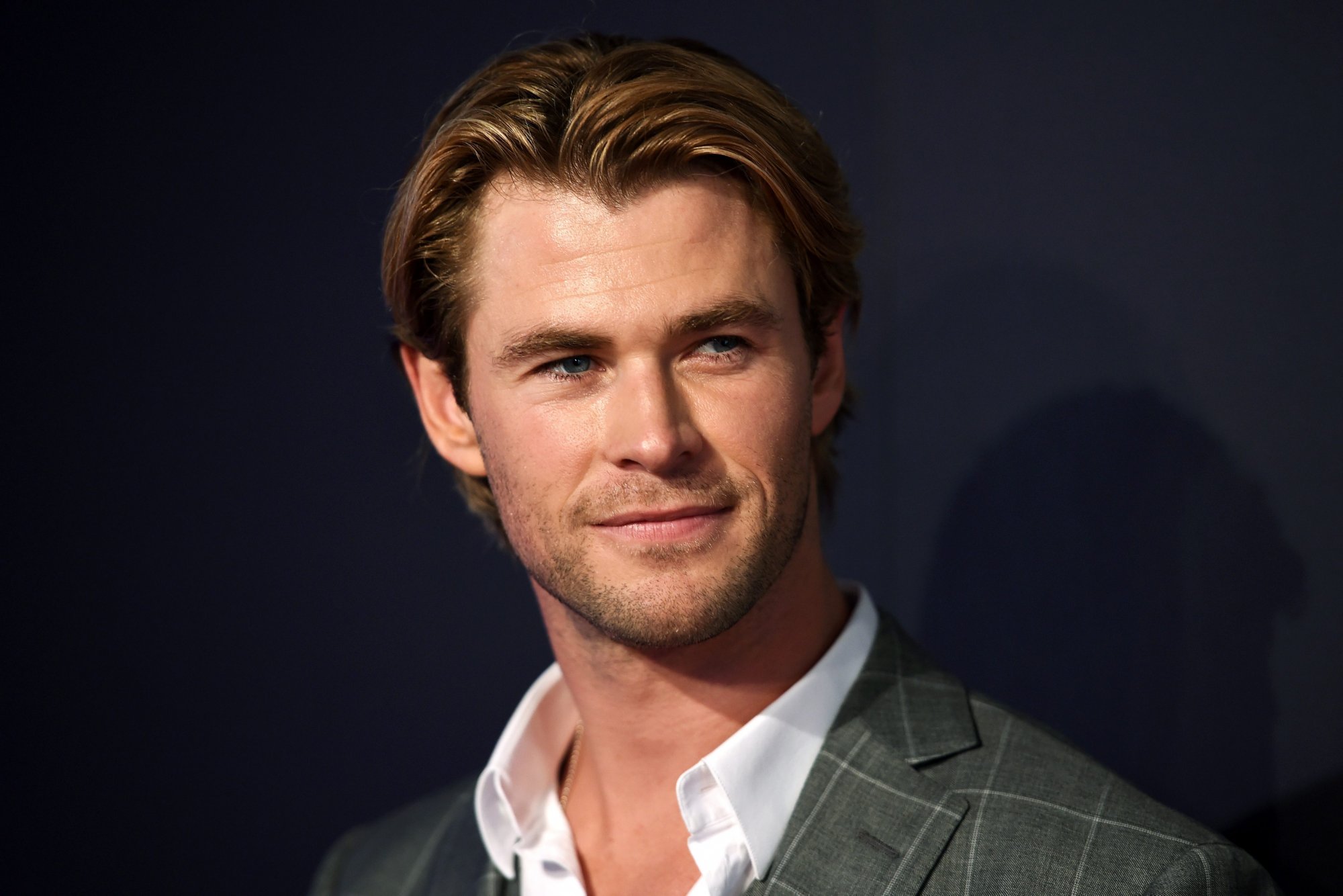 Instagram-Ο Chris Hemsworth μόνο με την πετσέτα – Πανικός στις θαυμάστριές του