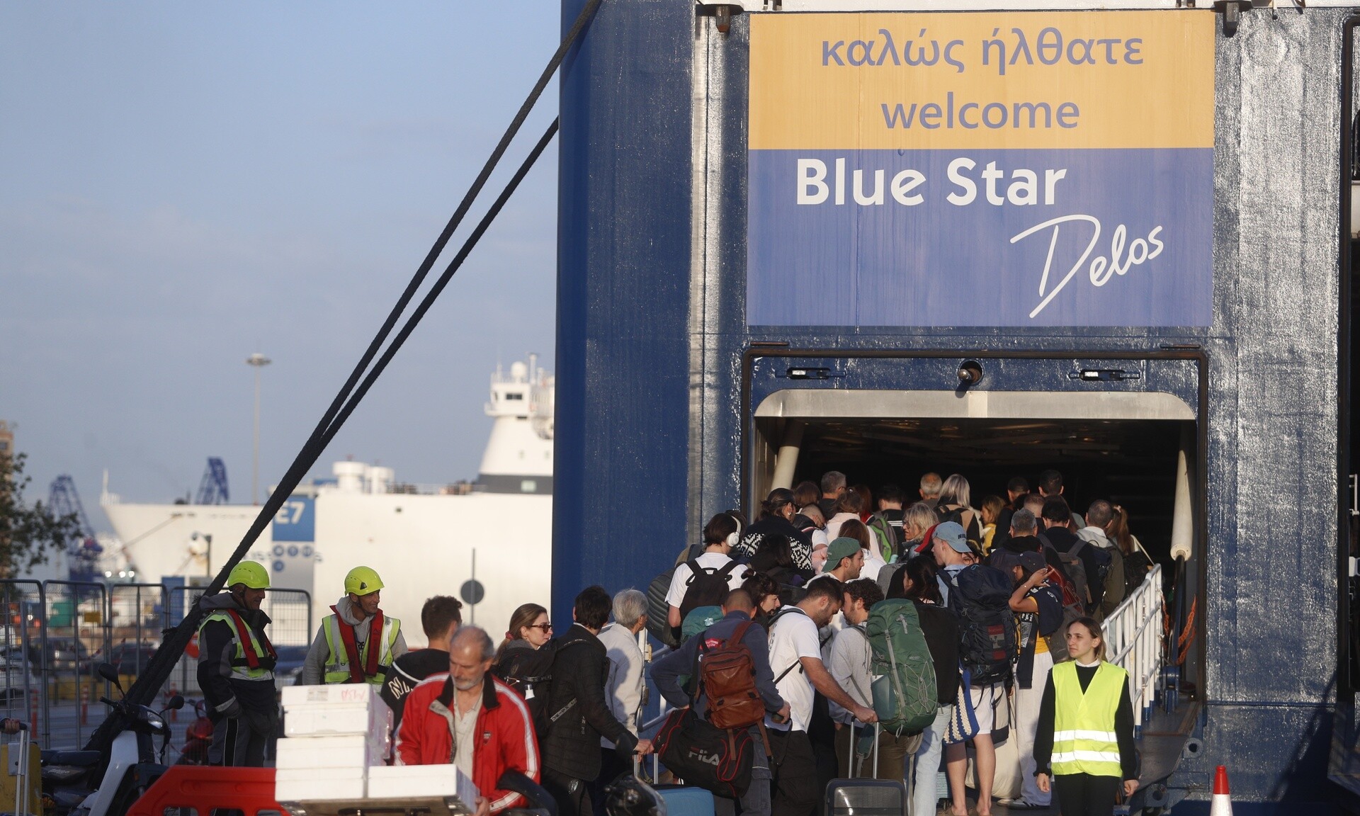 Κίνηση: Όπου φύγει-φύγει οι Αθηναίοι – Ξεκίνησε η έξοδος του Πάσχα - Γεμάτα αναχωρούν τα πλοία