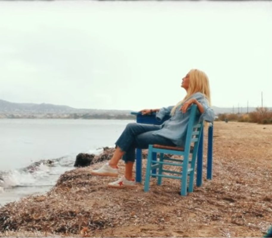 Άννα Βίσση: Σκηνοθέτησε το νέο της video clip – Τα πλάνα από το σπίτι της με τον Νίκο Καρβέλα